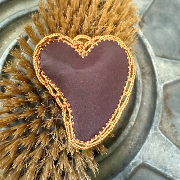 Vintage Handmade Nautical Heart Embroidered Art Pendant - Picture 4 of 10